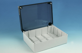 Boxes with transparent lid, plastic hinge and screws